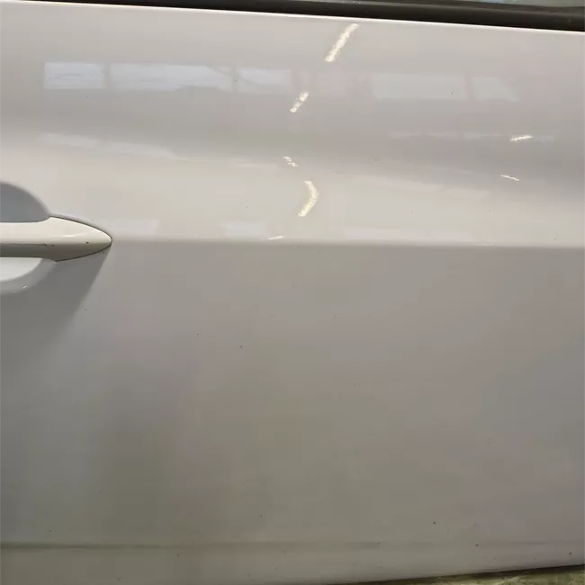 Porta anteriore destra