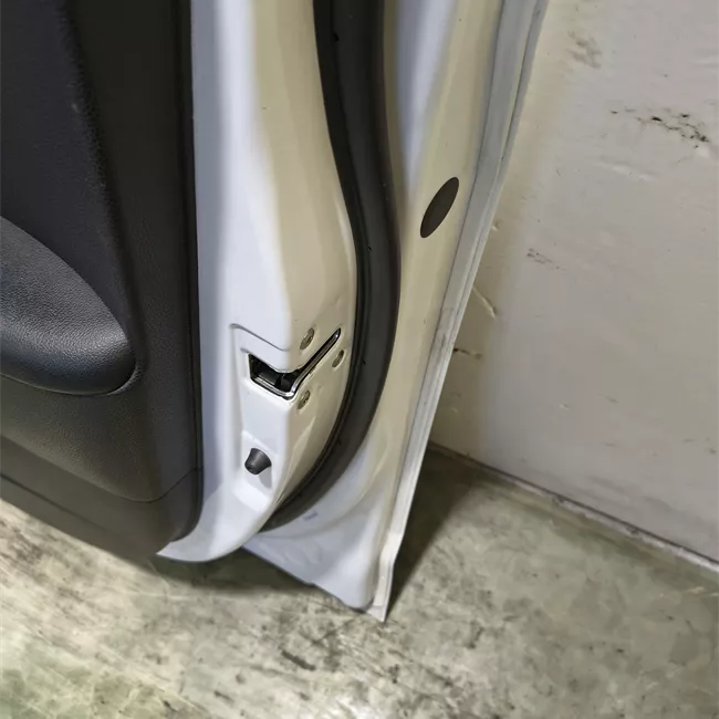 Porta anteriore destra