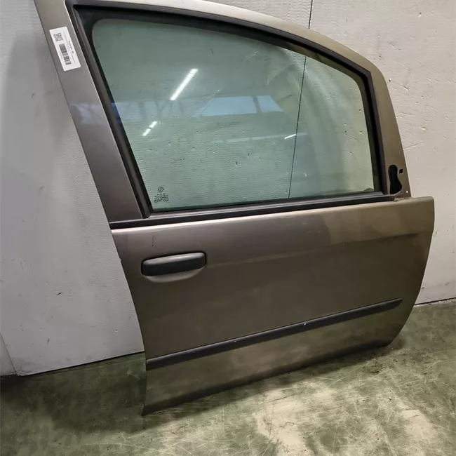 Porta anteriore destra