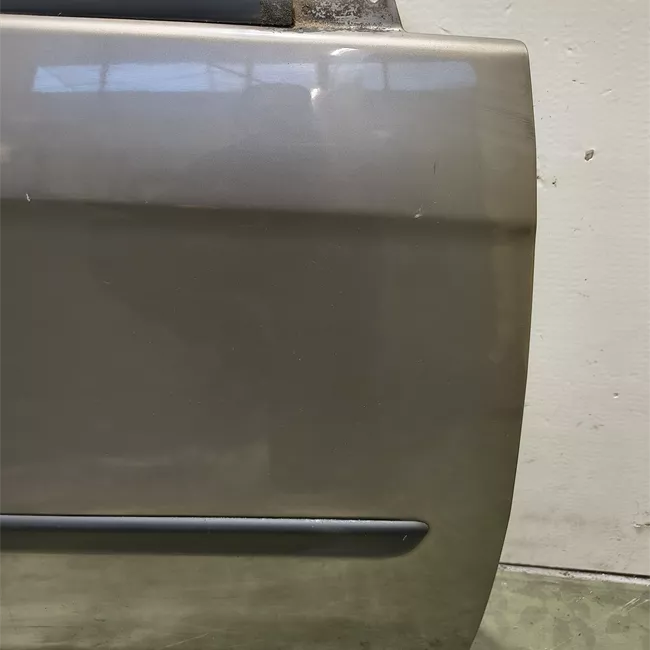 Porta anteriore destra