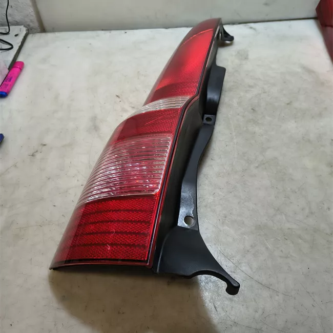 Fanale posteriore sinistro 11/04<