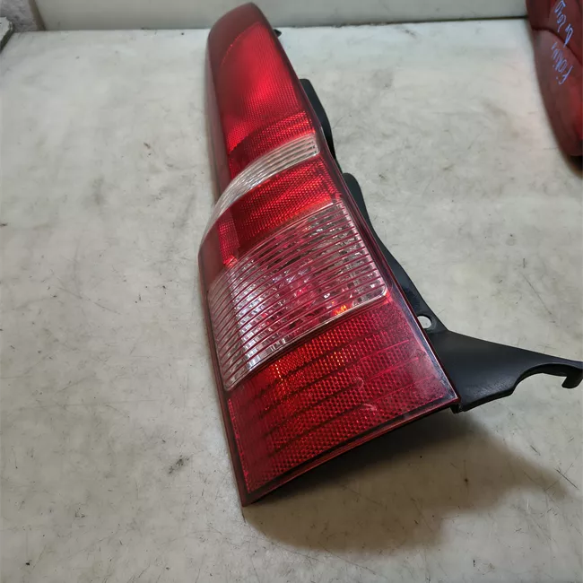 Fanale posteriore sinistro 11/04<