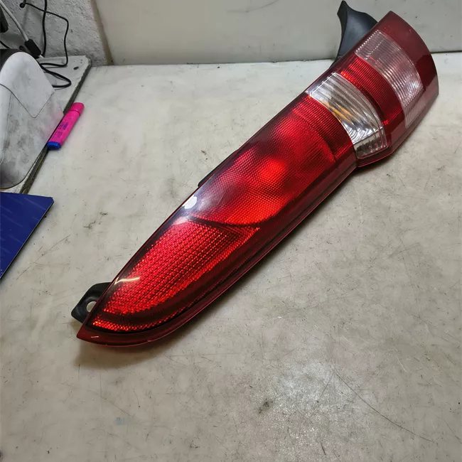 Fanale posteriore sinistro 11/04<