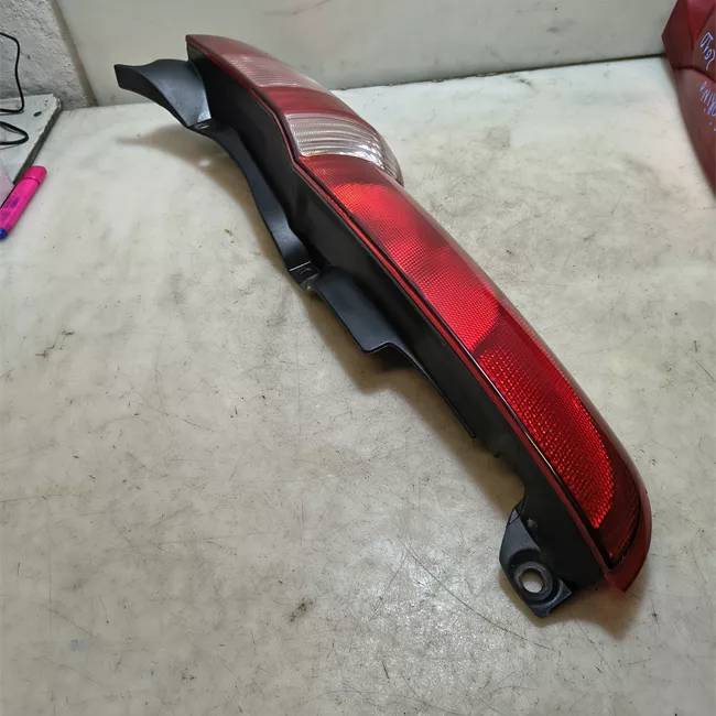 Fanale posteriore sinistro 11/04<