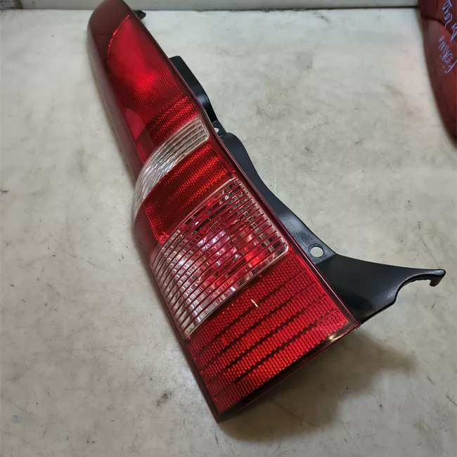 Fanale posteriore sinistro 11/04<