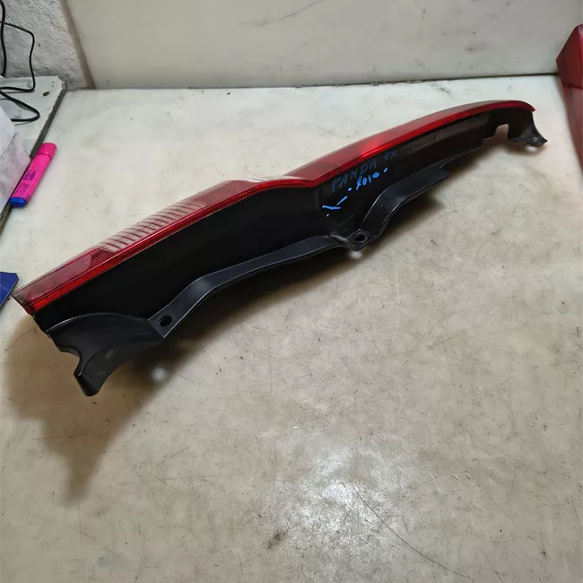 Fanale posteriore sinistro 11/04<