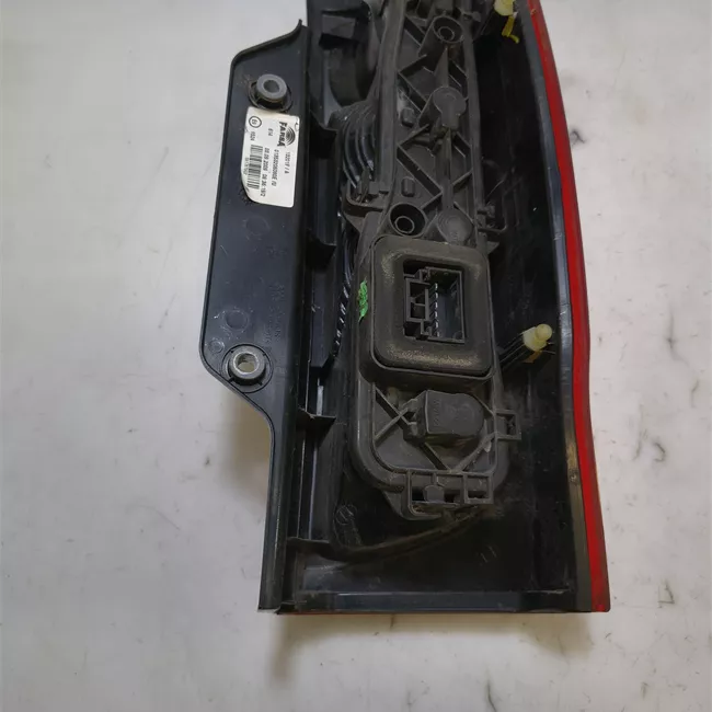 Fanale posteriore sinistro