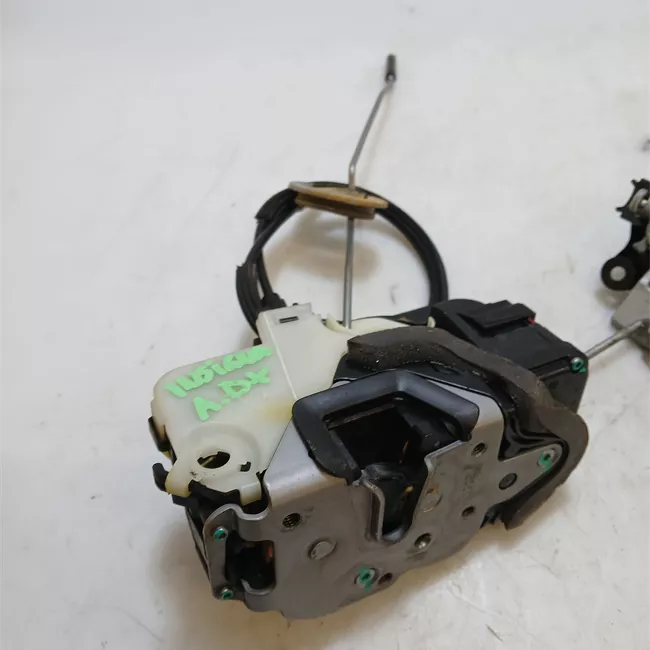 Serratura porta anteriore destra