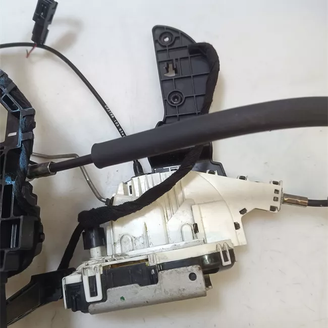 Serratura porta anteriore destra