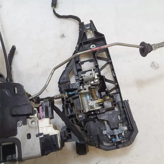 Serratura porta anteriore destra