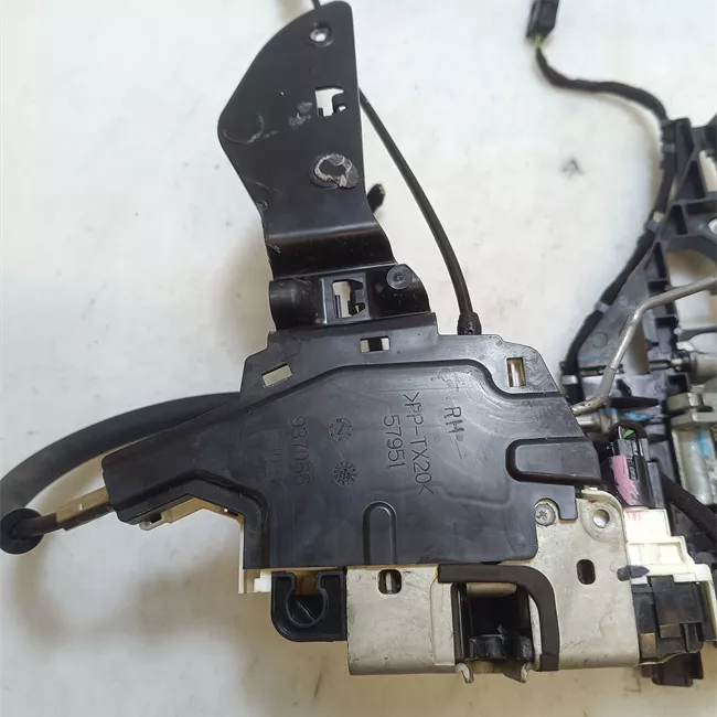 Serratura porta anteriore destra