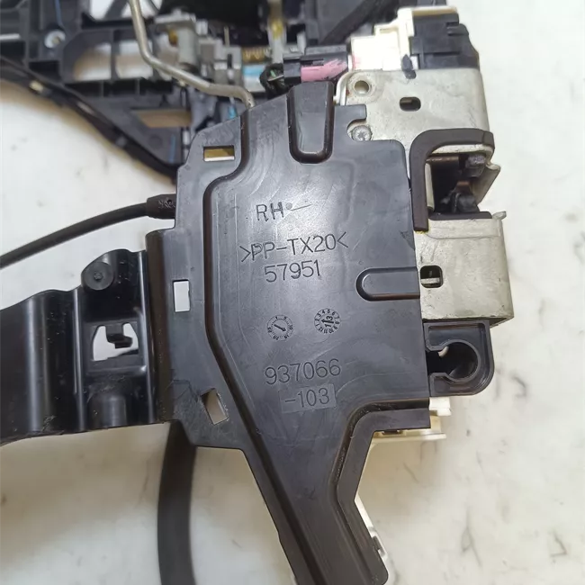 Serratura porta anteriore destra