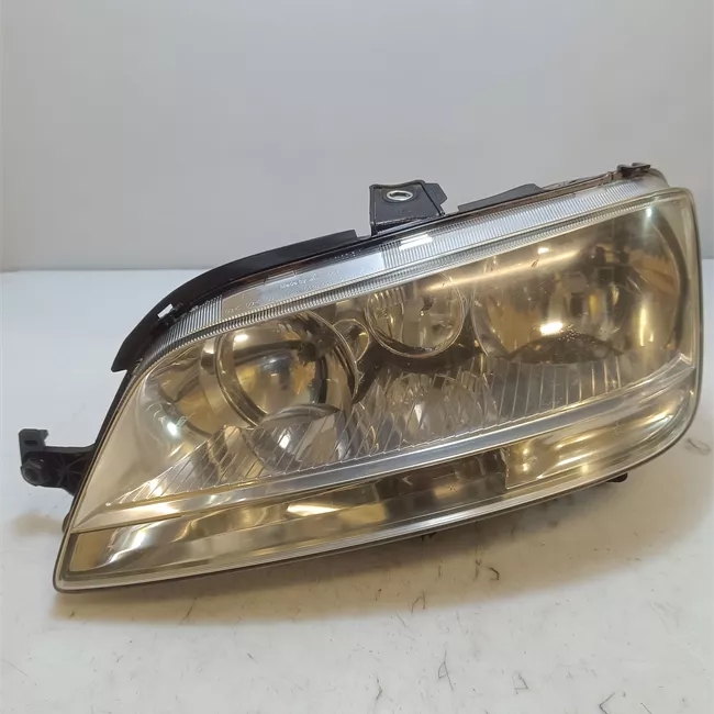 Proiettore sinistro con fendinebbia