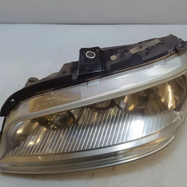 Proiettore sinistro con fendinebbia