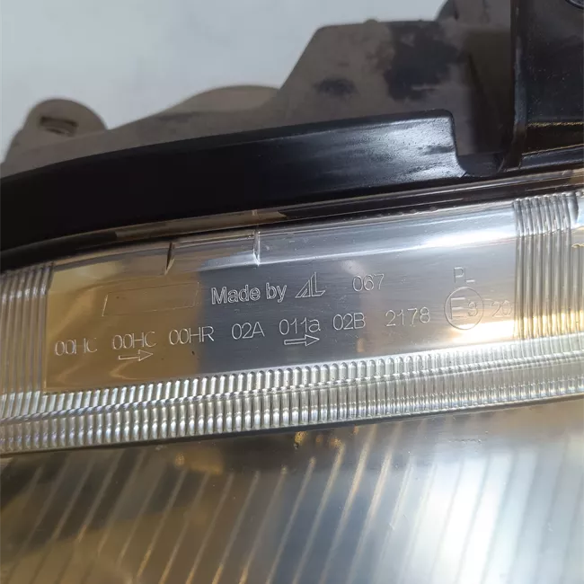 Proiettore sinistro con fendinebbia