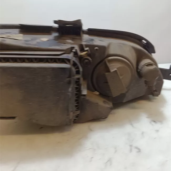 Proiettore sinistro con fendinebbia