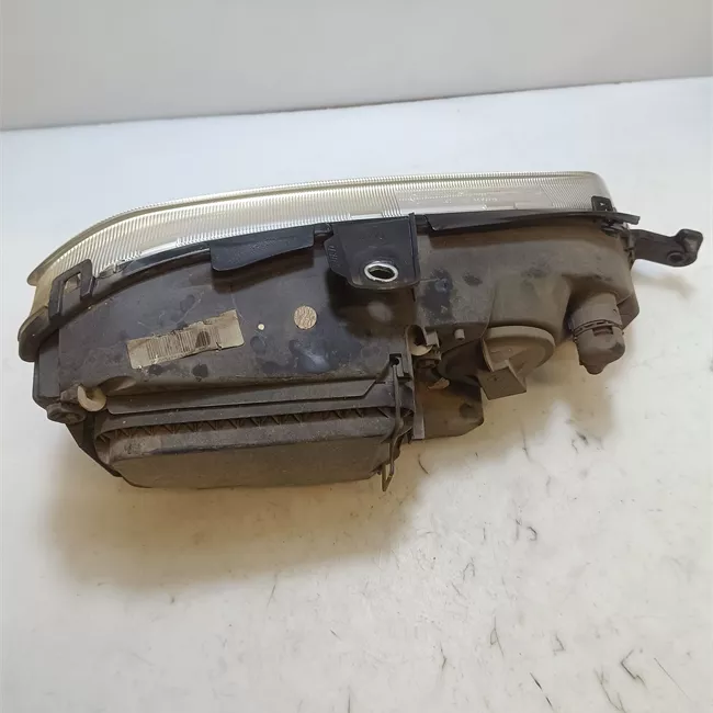 Proiettore sinistro con fendinebbia