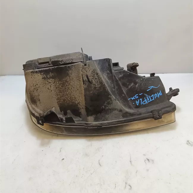 Proiettore sinistro con fendinebbia