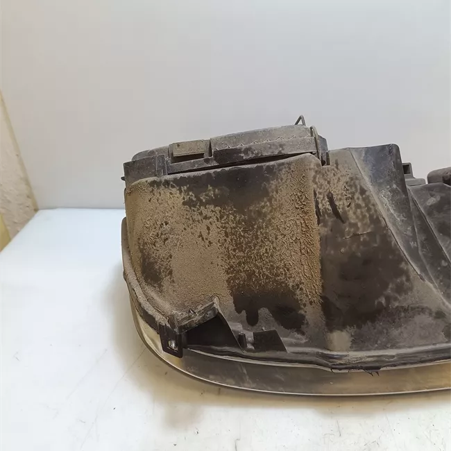 Proiettore sinistro con fendinebbia