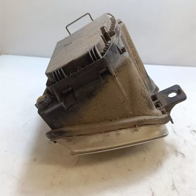 Proiettore sinistro con fendinebbia