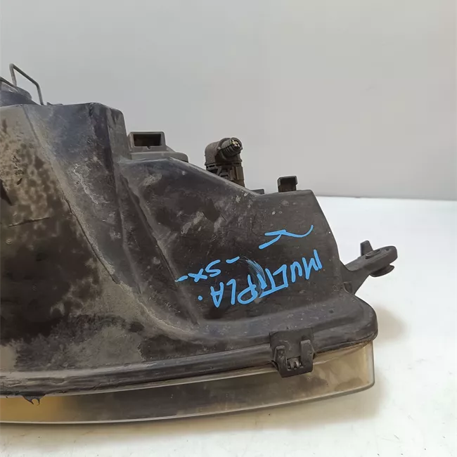 Proiettore sinistro con fendinebbia