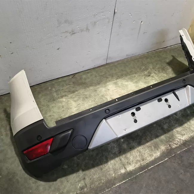 Paraurti posteriore centrale con sensori parcheggio