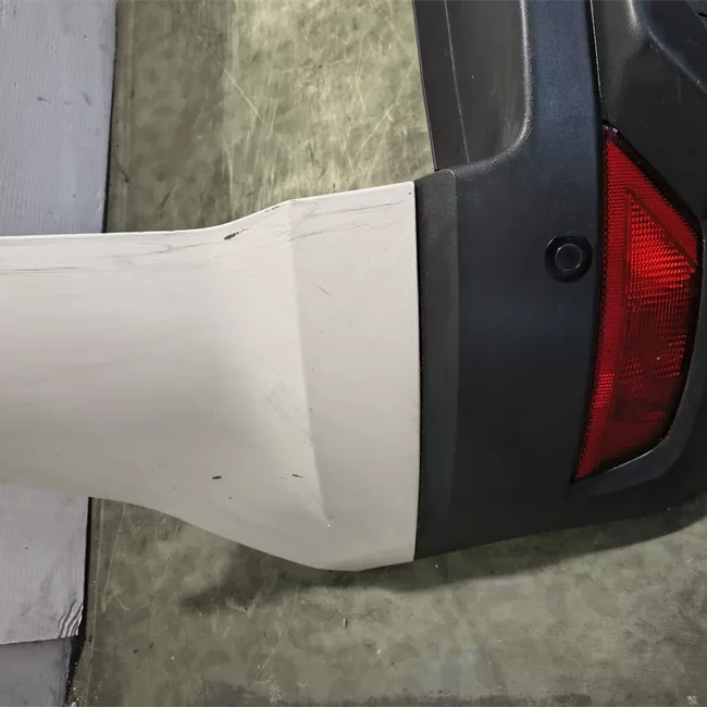 Paraurti posteriore centrale con sensori parcheggio