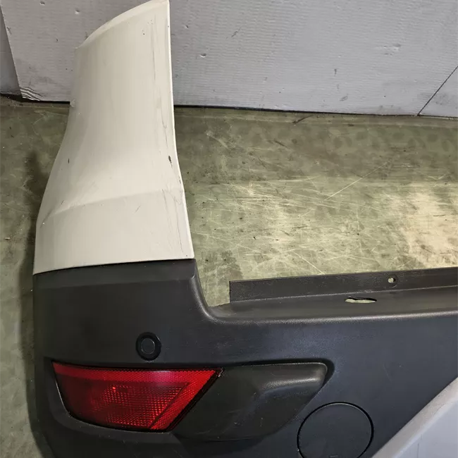 Paraurti posteriore centrale con sensori parcheggio