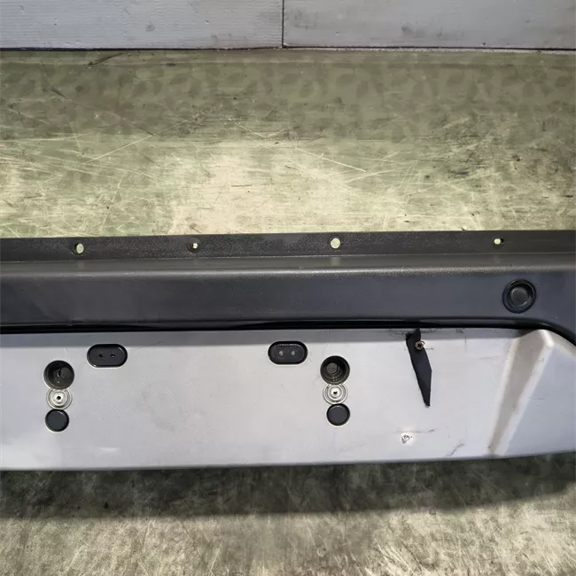 Paraurti posteriore centrale con sensori parcheggio