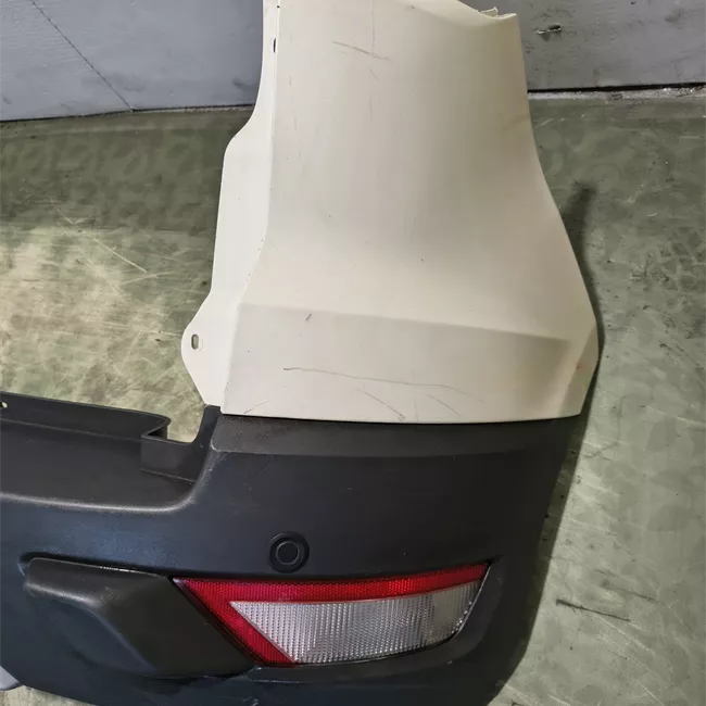 Paraurti posteriore centrale con sensori parcheggio