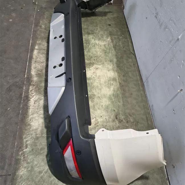 Paraurti posteriore centrale con sensori parcheggio