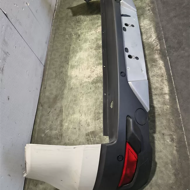 Paraurti posteriore centrale con sensori parcheggio