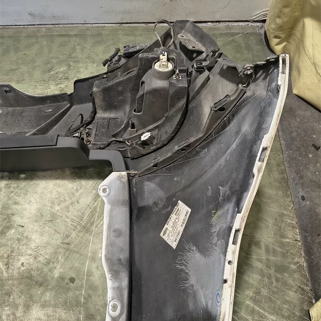 Paraurti posteriore centrale con sensori parcheggio