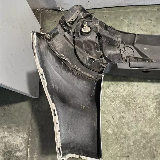 Paraurti posteriore centrale con sensori parcheggio