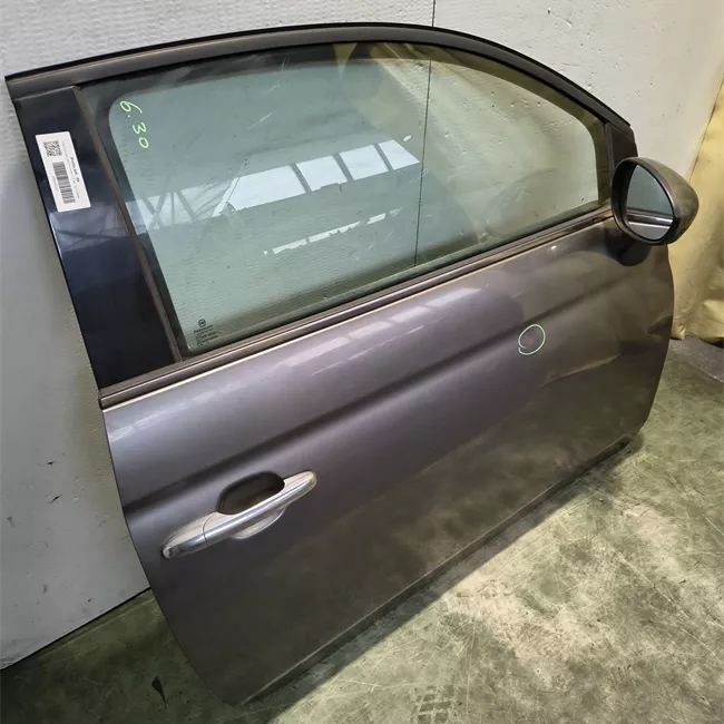 Porta anteriore destra