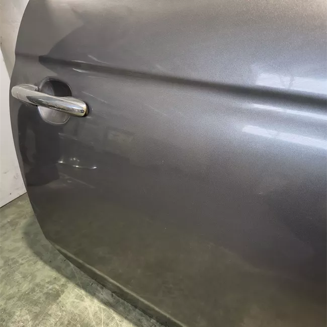 Porta anteriore destra