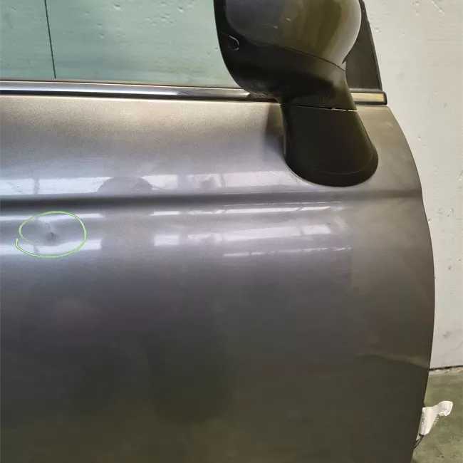 Porta anteriore destra