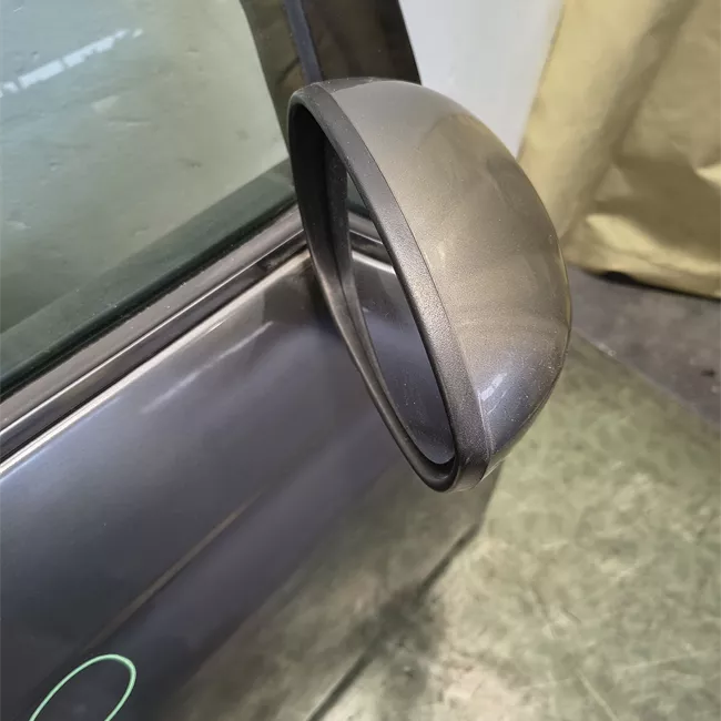 Porta anteriore destra