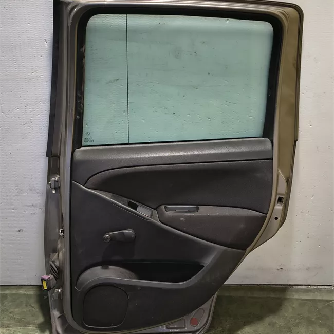 Porta posteriore destra