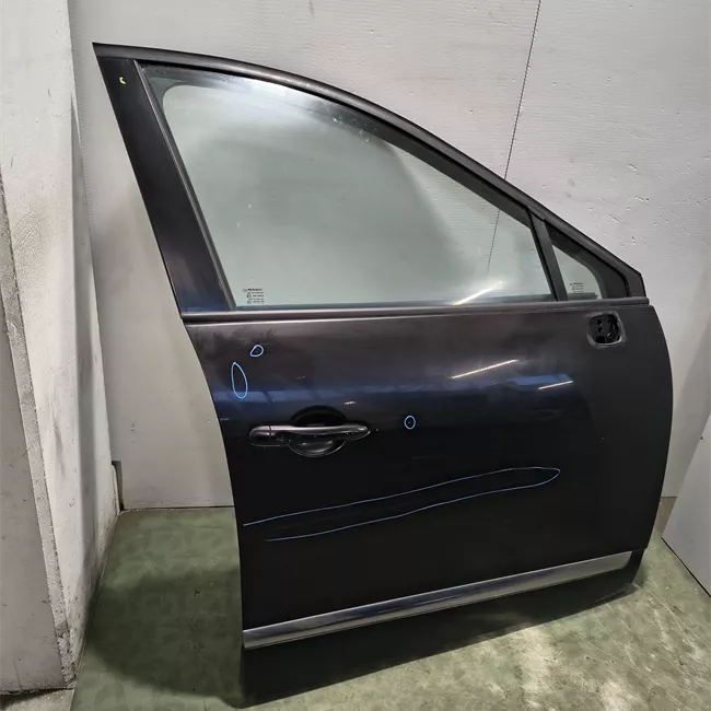 Porta anteriore destra