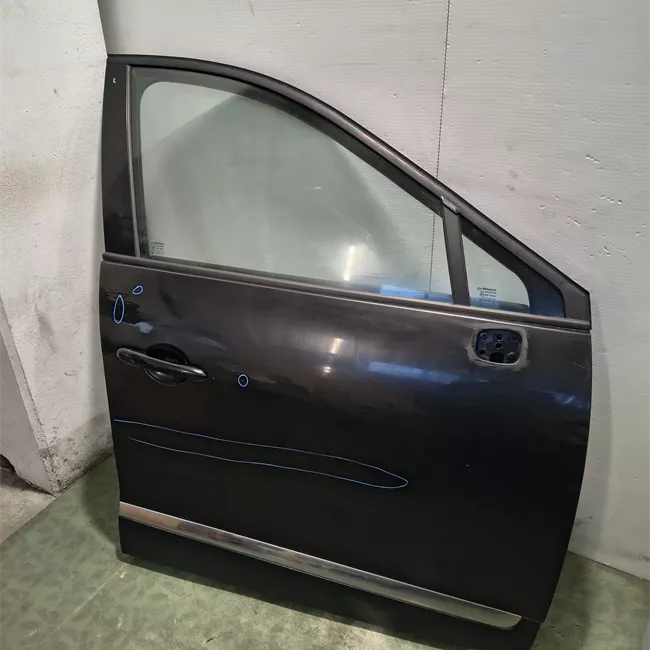 Porta anteriore destra