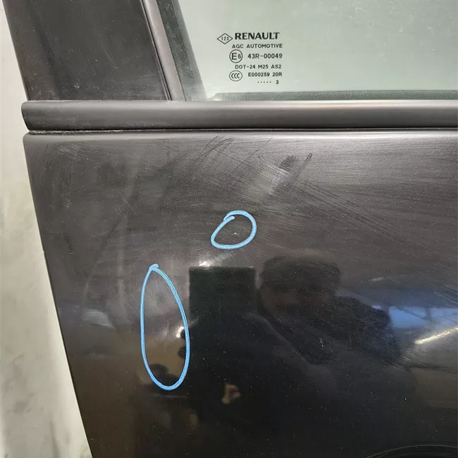 Porta anteriore destra