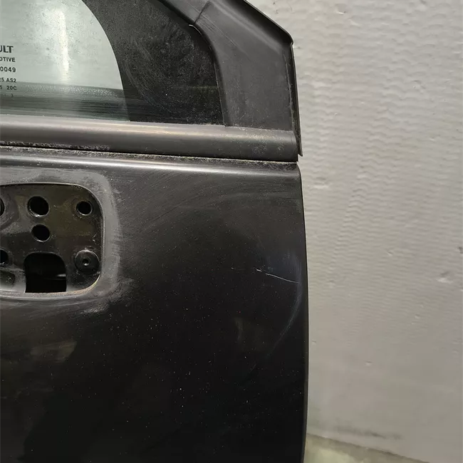 Porta anteriore destra