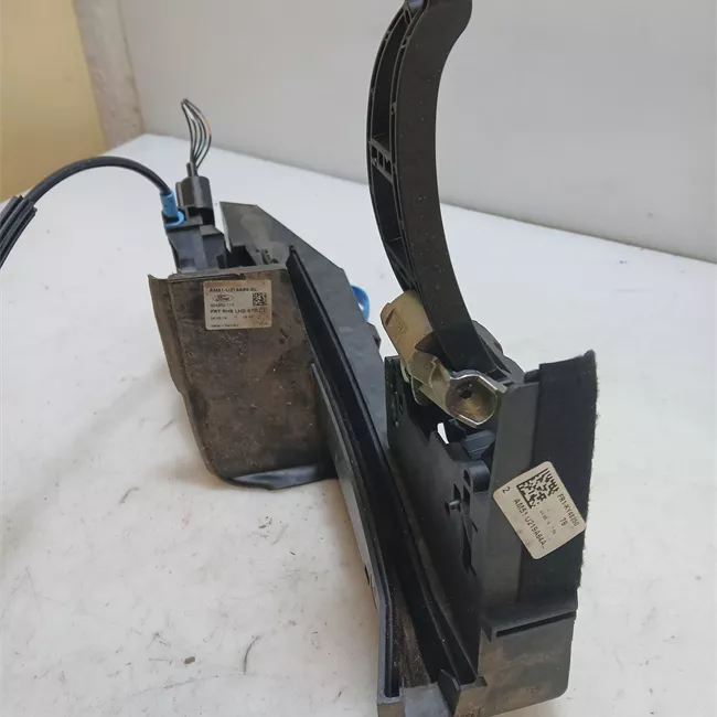 Serratura porta anteriore destra con dispositivo antifurto