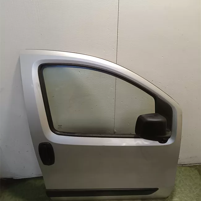 Porta anteriore destra