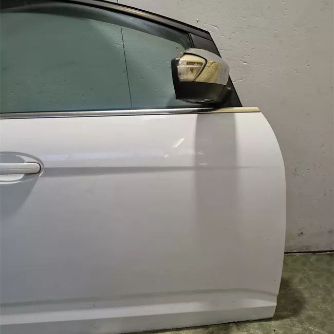 Porta anteriore destra