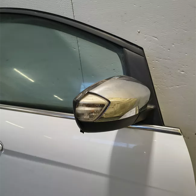 Porta anteriore destra