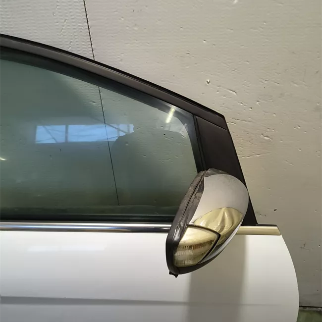 Porta anteriore destra