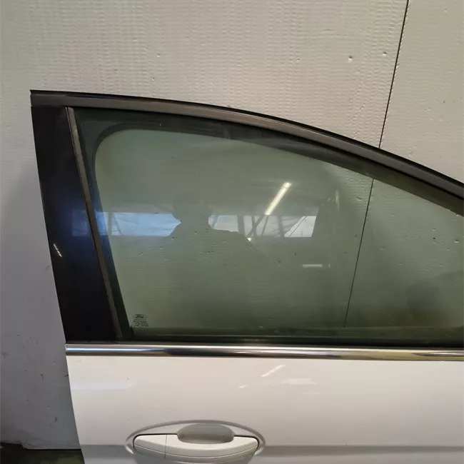 Porta anteriore destra