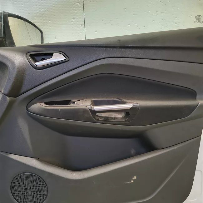 Porta anteriore destra